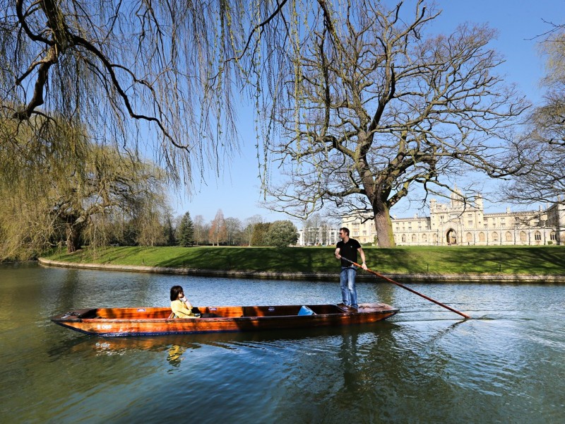 Punting pelo Rio Cam | Cambridge, Inglaterra | Foto: Geoff Robinson Photography |Onde fazer intercâmbio: Cambridge ou Oxford?