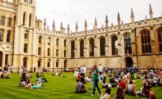 Descubra Cambridge e Oxford