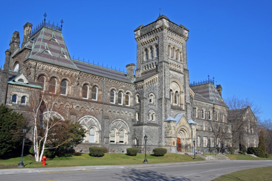 Estudar em Toronto: conheça as 3 universidades da cidade